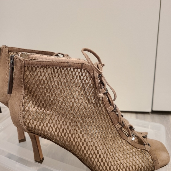 👠Vince Camuto Louise et Cie Mesh Heels 👠 - Picture 7 of 14